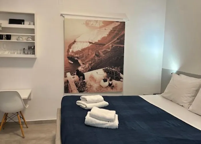 Corrado Caldera * Fira (Santorini)